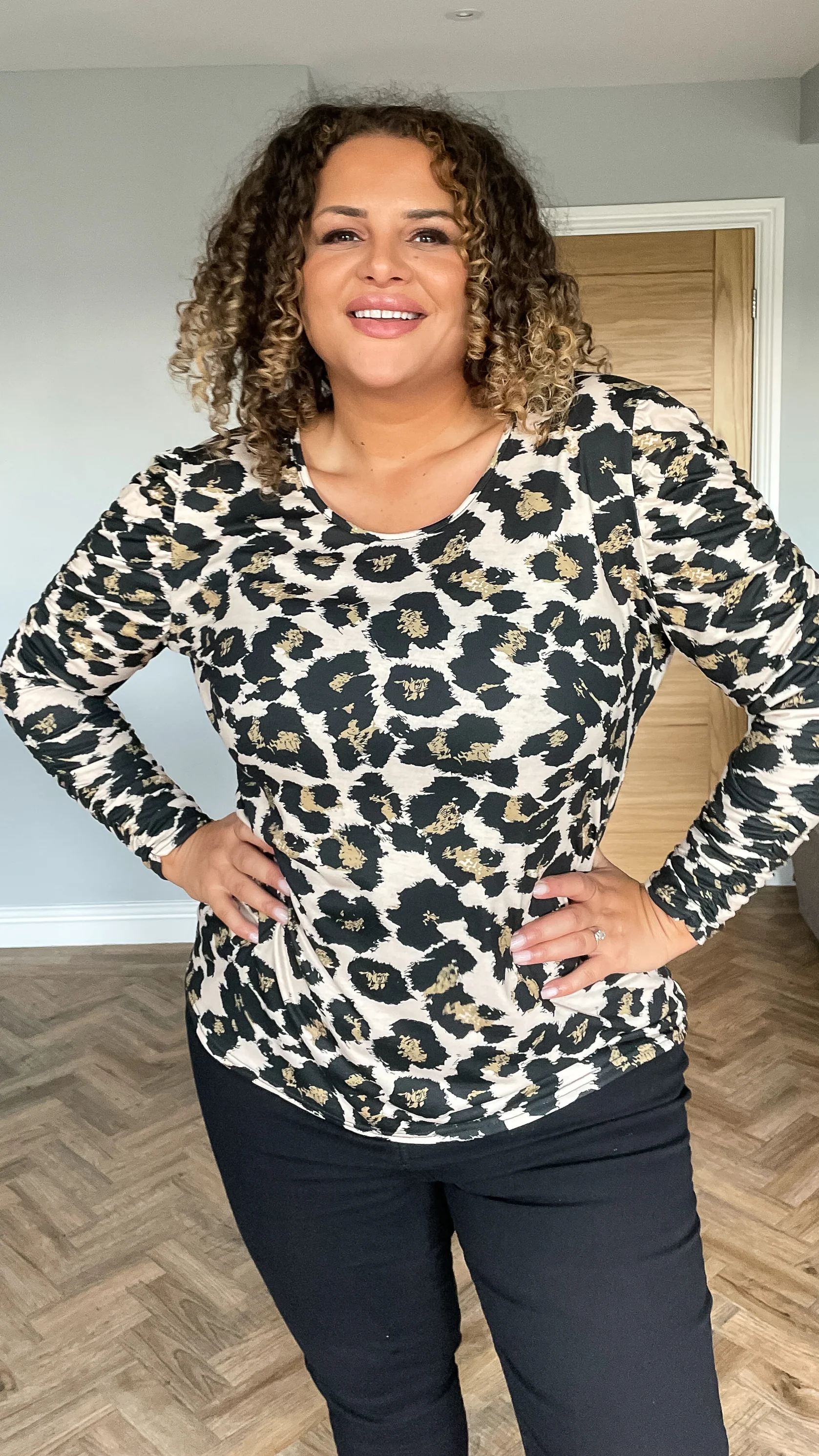 CurveWow Ruched Sleeve Top Leopard Print - Insurauncei