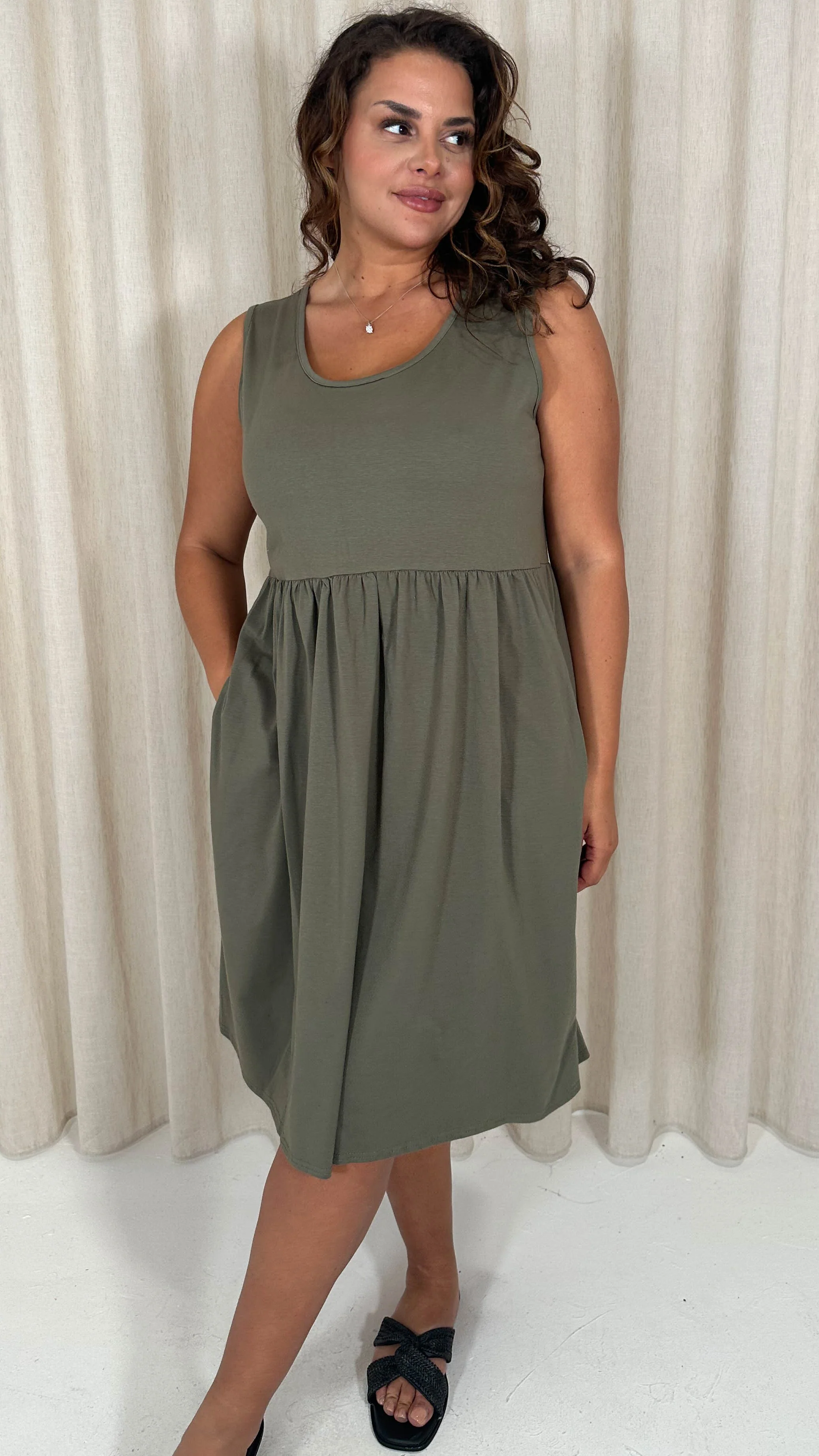 CurveWow Basic Sleeveless Pocket Dress Khaki - Insurauncei