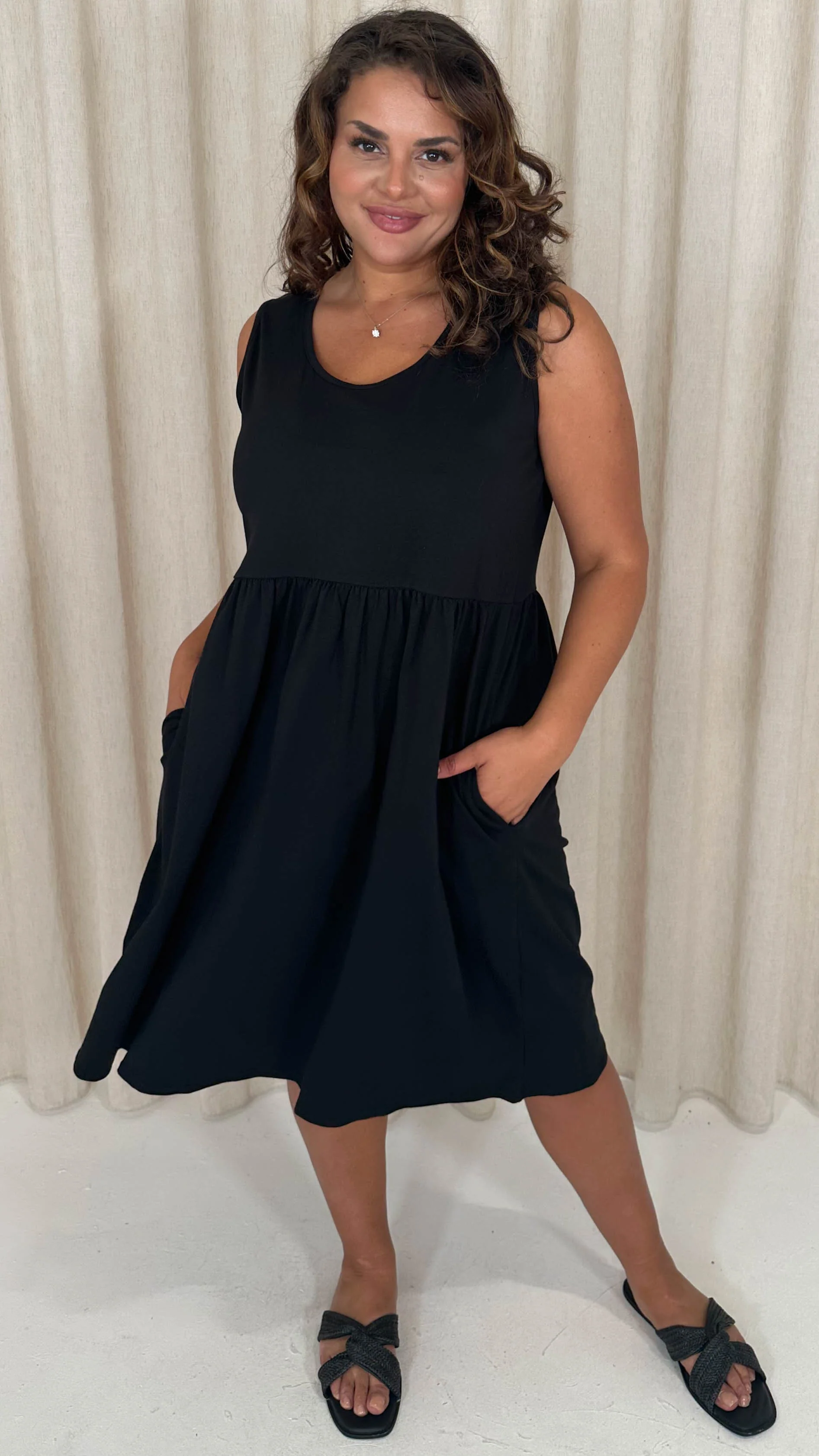 CurveWow Basic Sleeveless Pocket Dress Black - Insurauncei