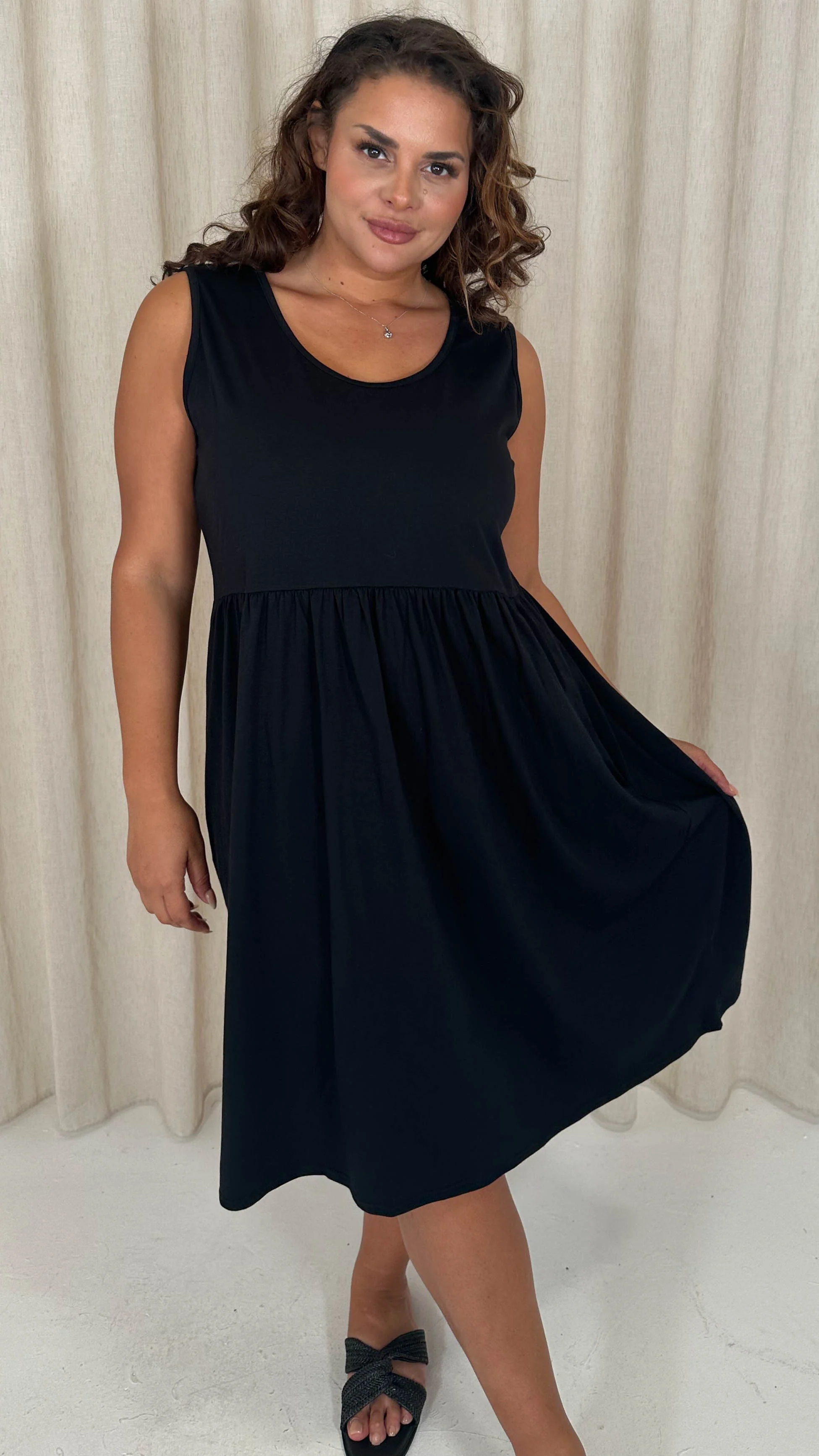 CurveWow Basic Sleeveless Pocket Dress Black - Insurauncei