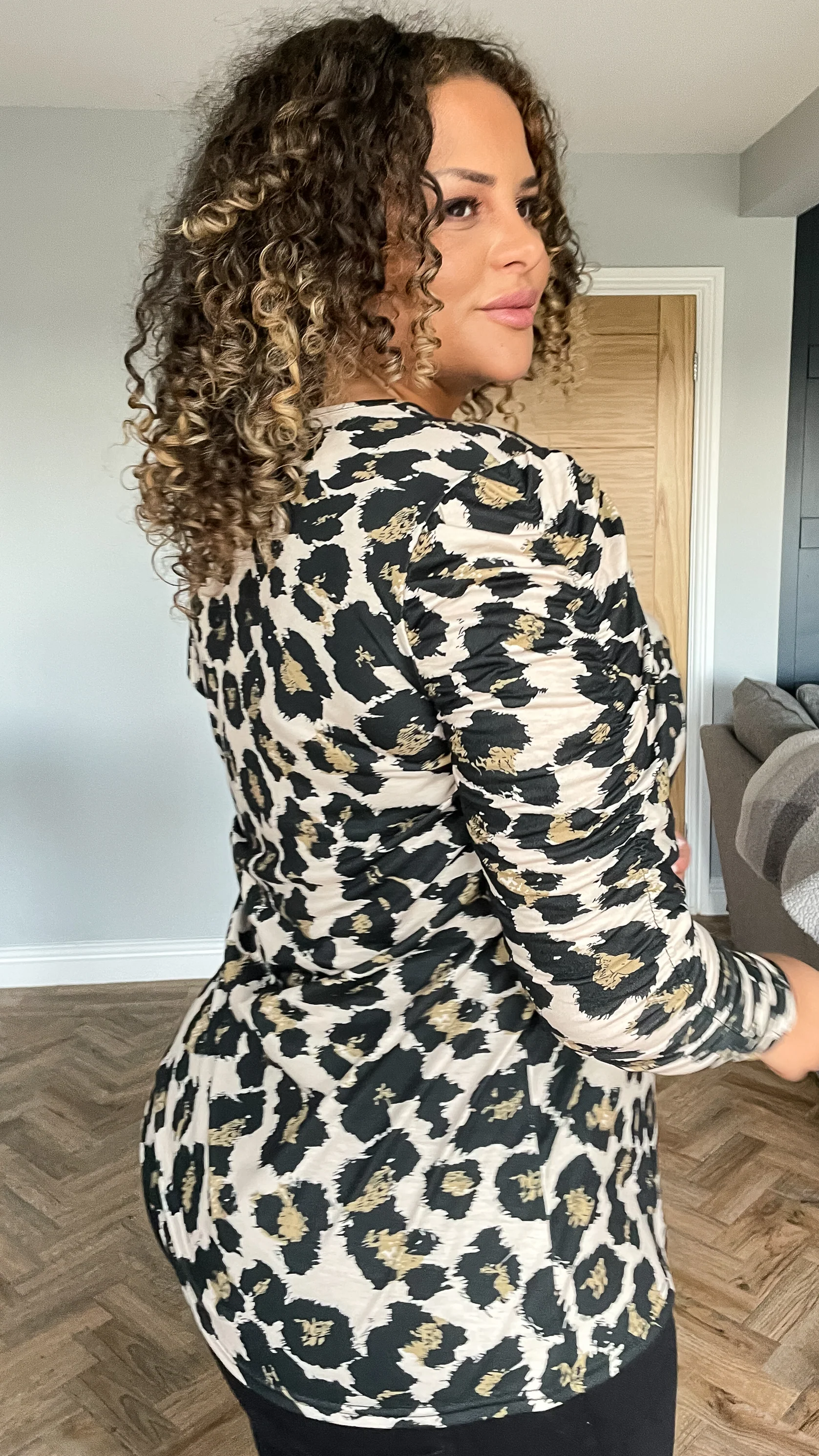 CurveWow Ruched Sleeve Top Leopard Print - Insurauncei