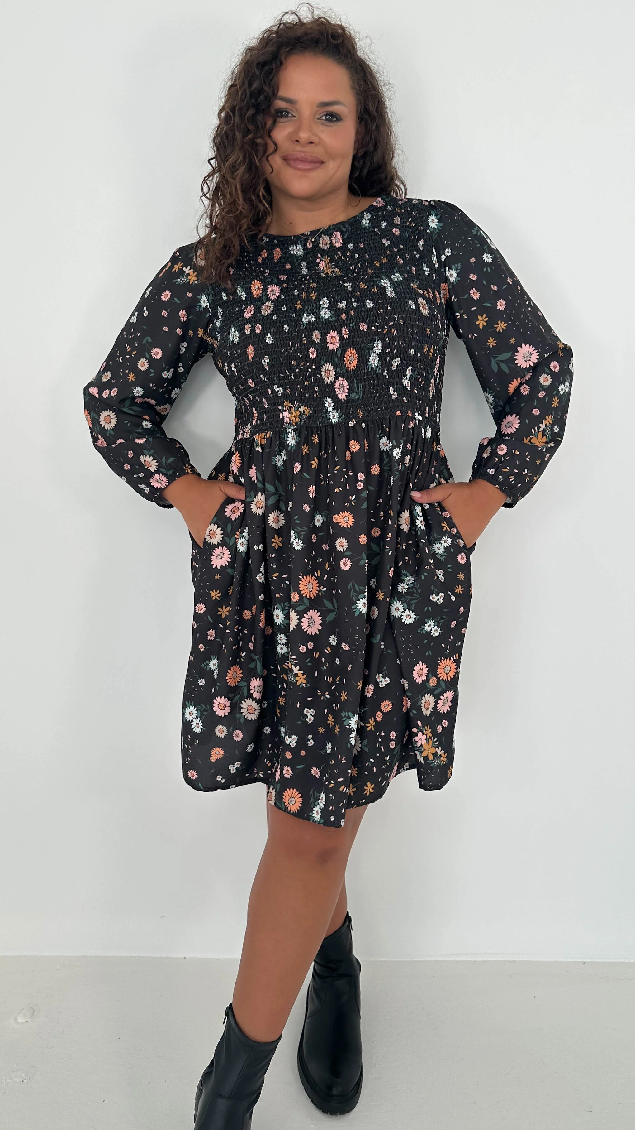 CurveWow Shirred Top Mini Dress Black Daisy - Insurauncei