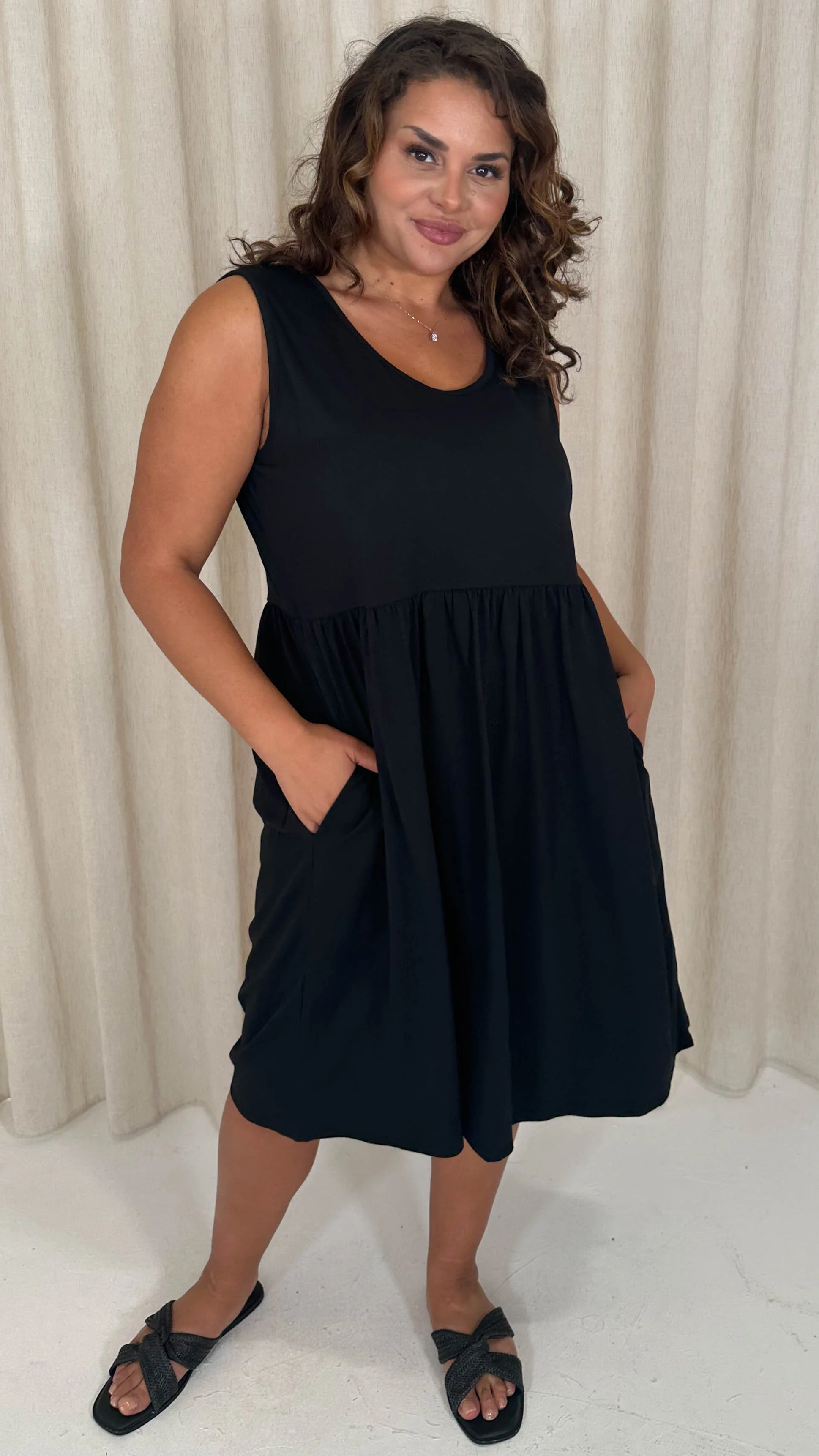 CurveWow Basic Sleeveless Pocket Dress Black - Insurauncei