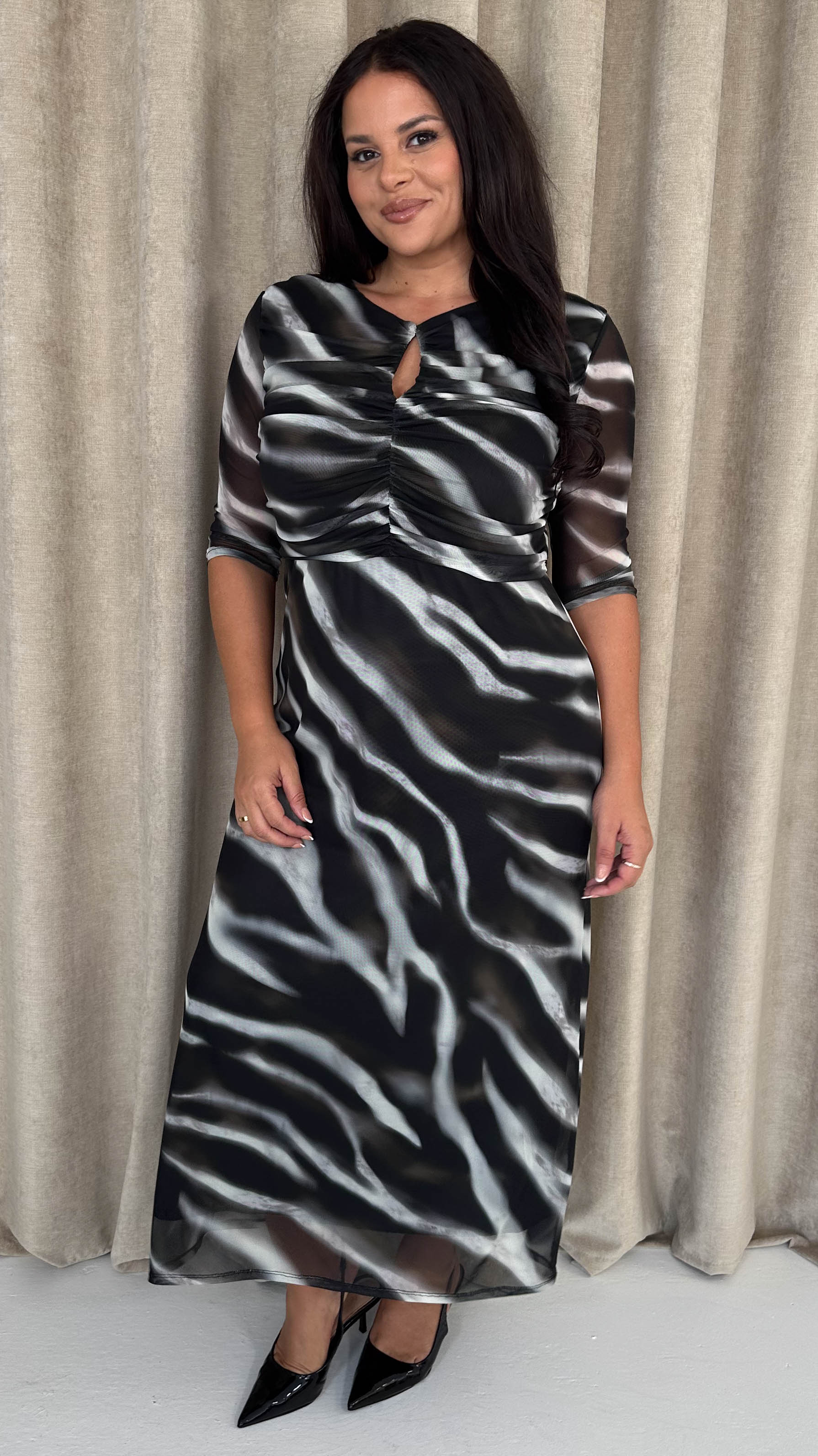 CurveWow Ruched Chest Keyhole Maxi Dress Tye Dye - Insurauncei