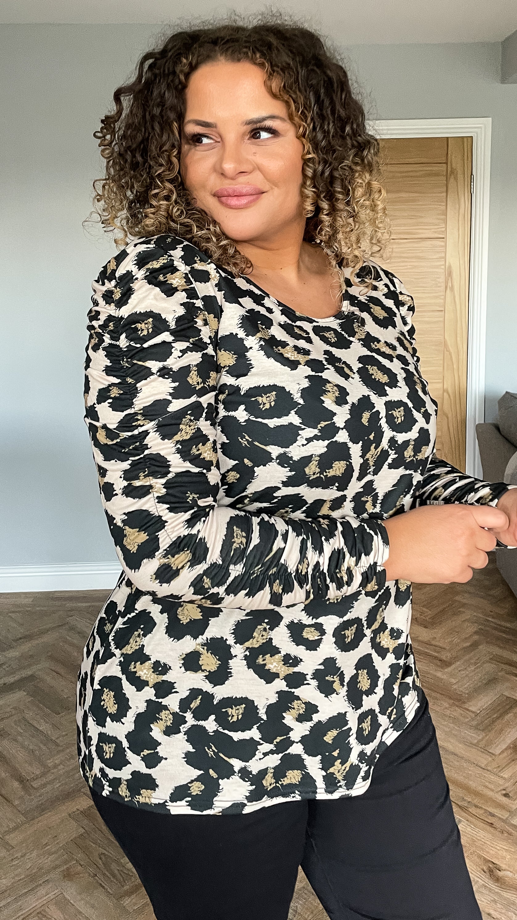 CurveWow Ruched Sleeve Top Leopard Print - Insurauncei