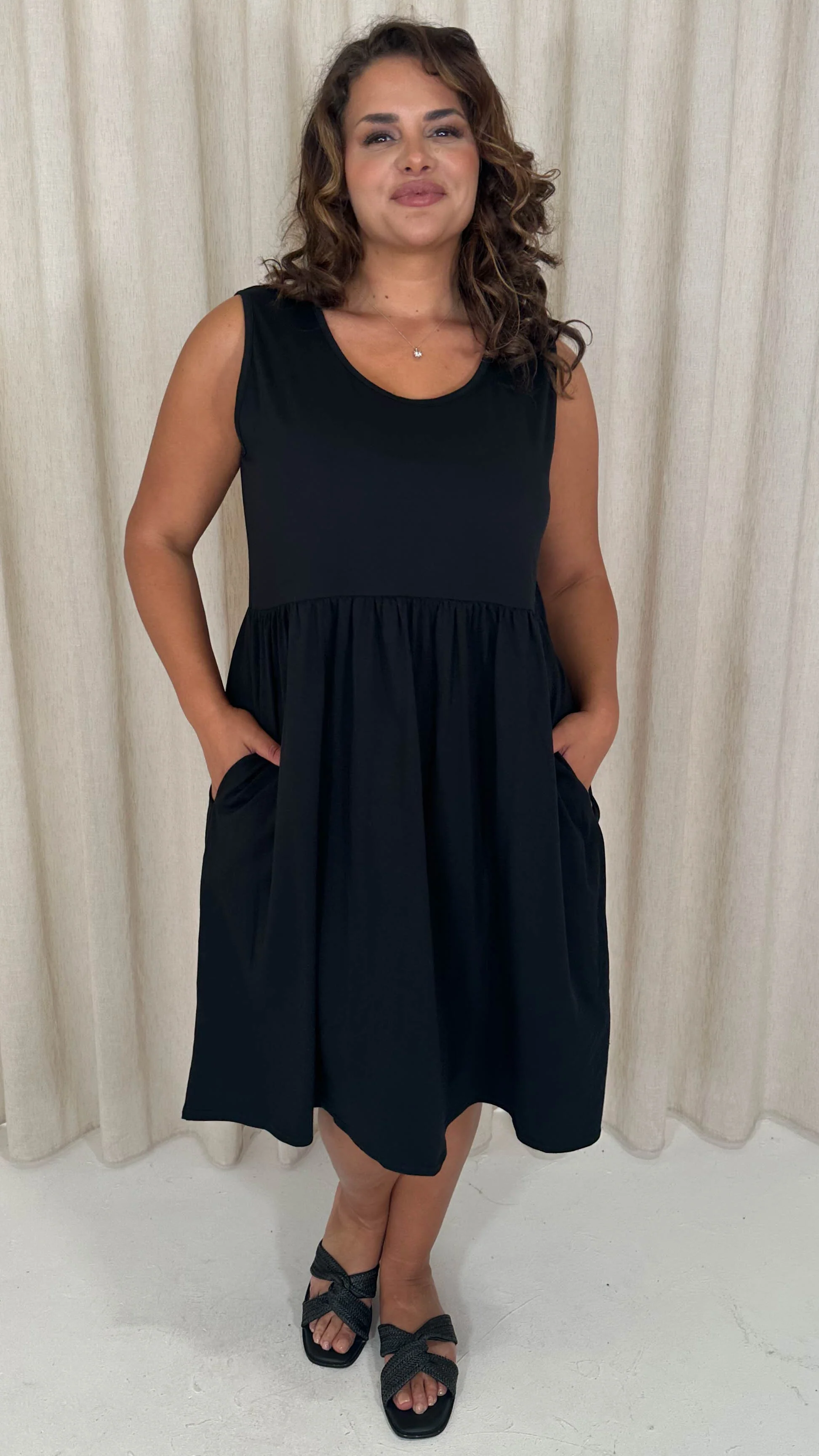 CurveWow Basic Sleeveless Pocket Dress Black - Insurauncei