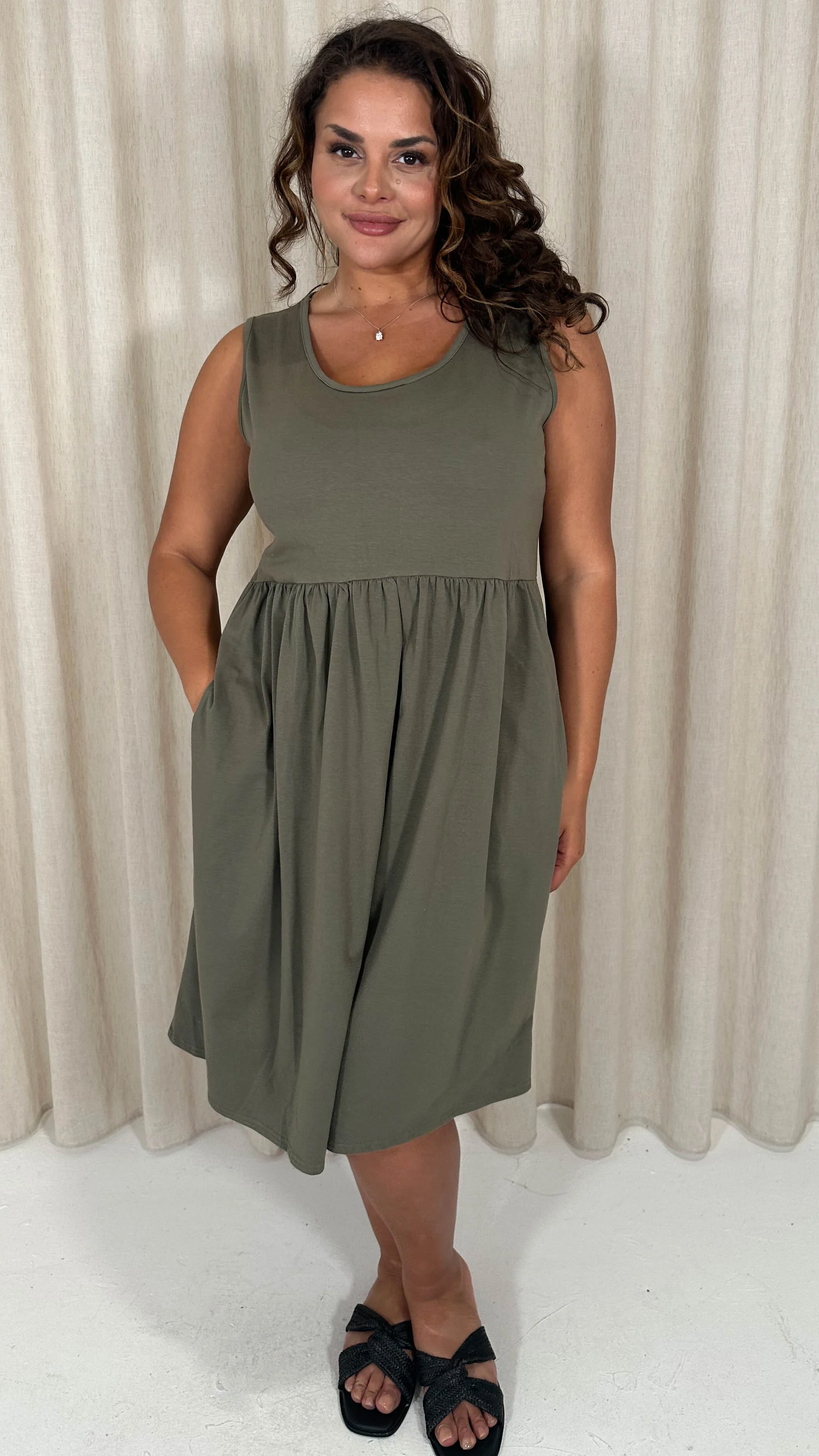 CurveWow Basic Sleeveless Pocket Dress Khaki - Insurauncei