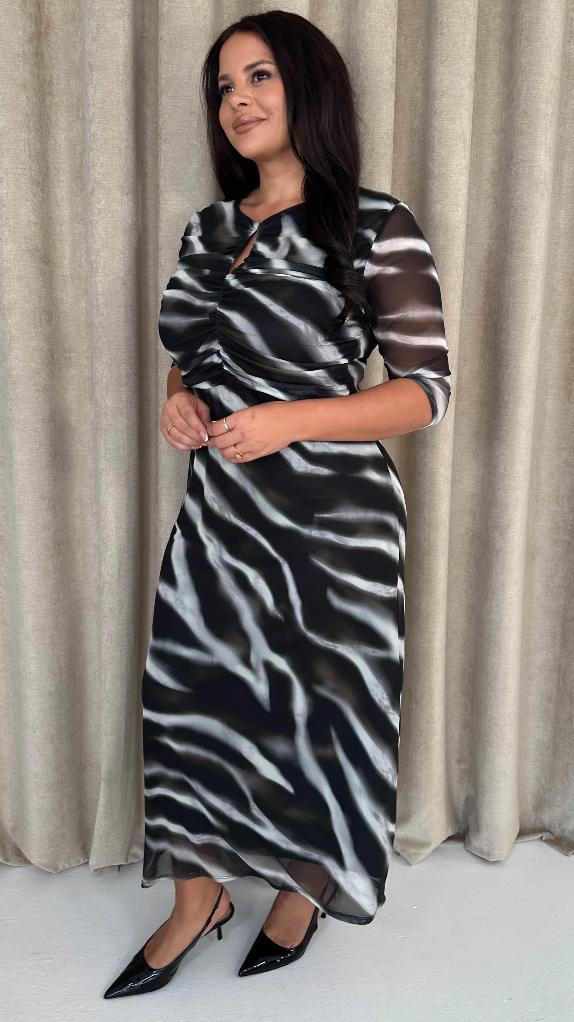 CurveWow Ruched Chest Keyhole Maxi Dress Tye Dye - Insurauncei