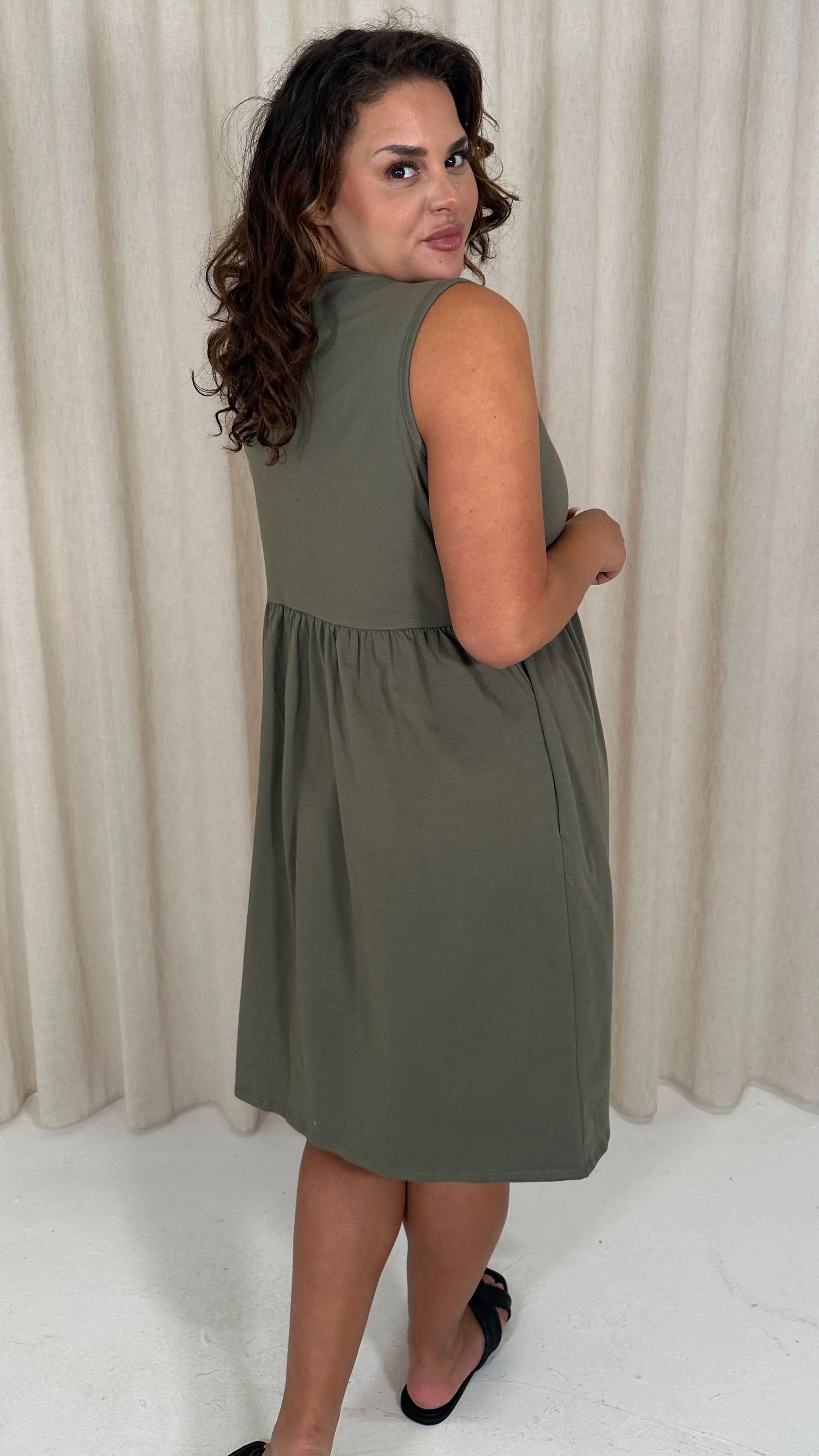 CurveWow Basic Sleeveless Pocket Dress Khaki - Insurauncei