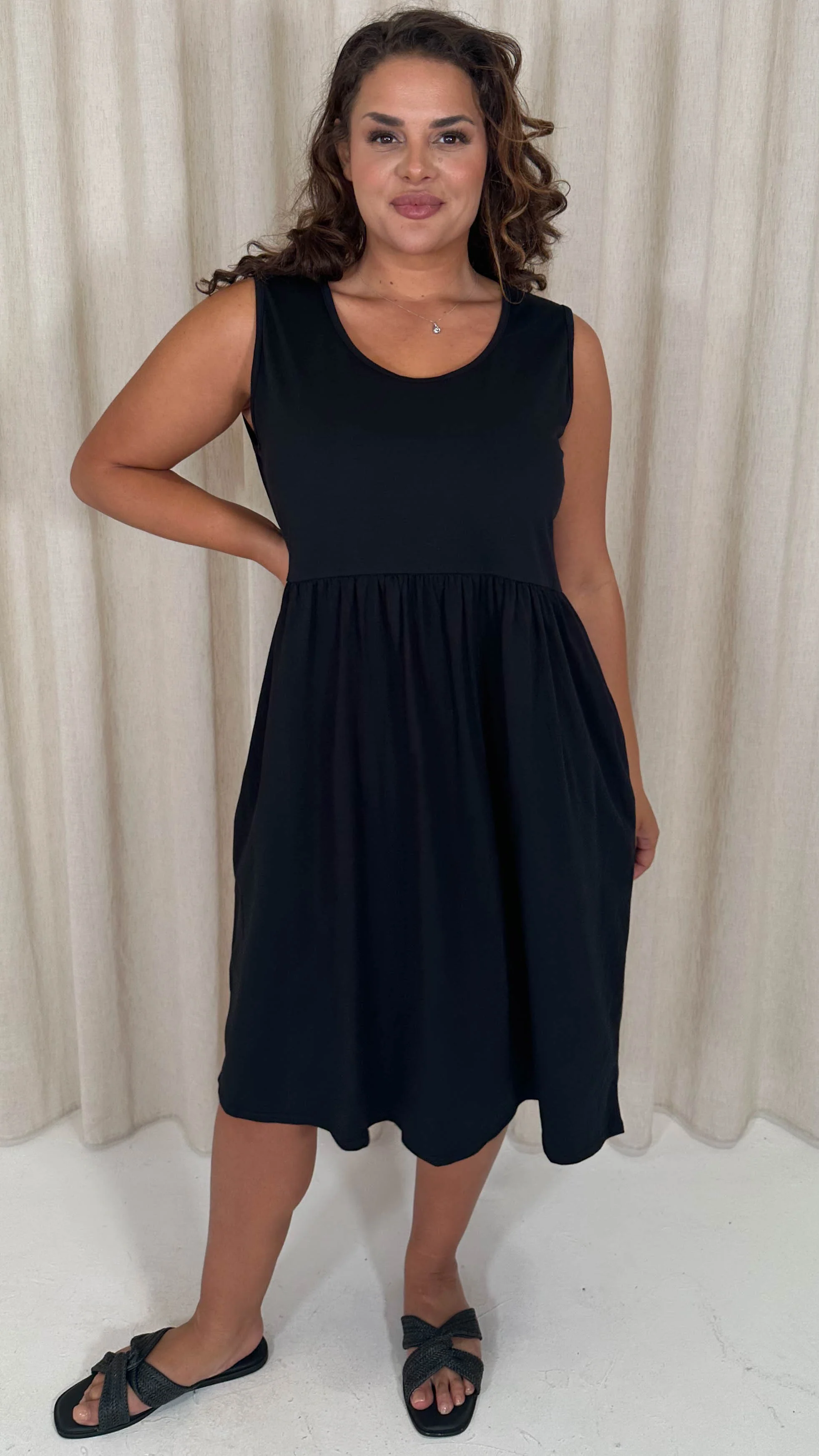 CurveWow Basic Sleeveless Pocket Dress Black - Insurauncei