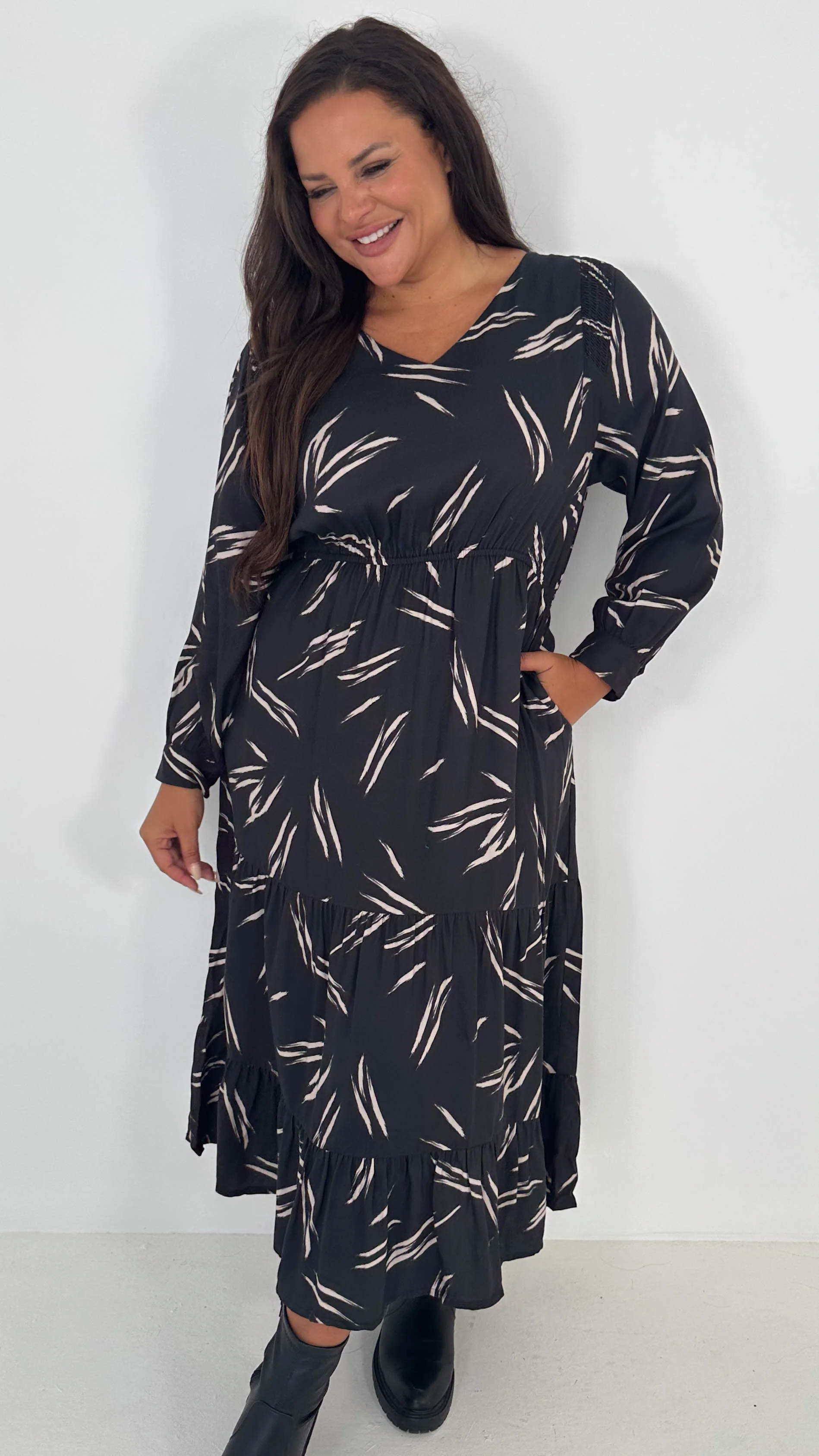 CurveWow V-Neck Midi Dress Black & Nude Print - Insurauncei