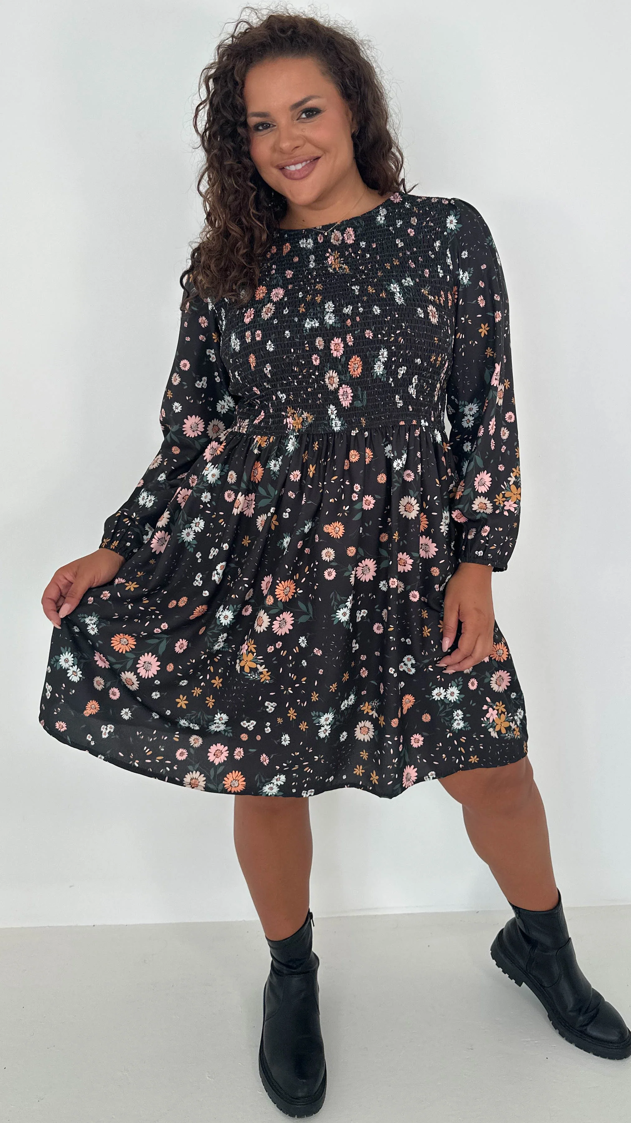 CurveWow Shirred Top Mini Dress Black Daisy - Insurauncei