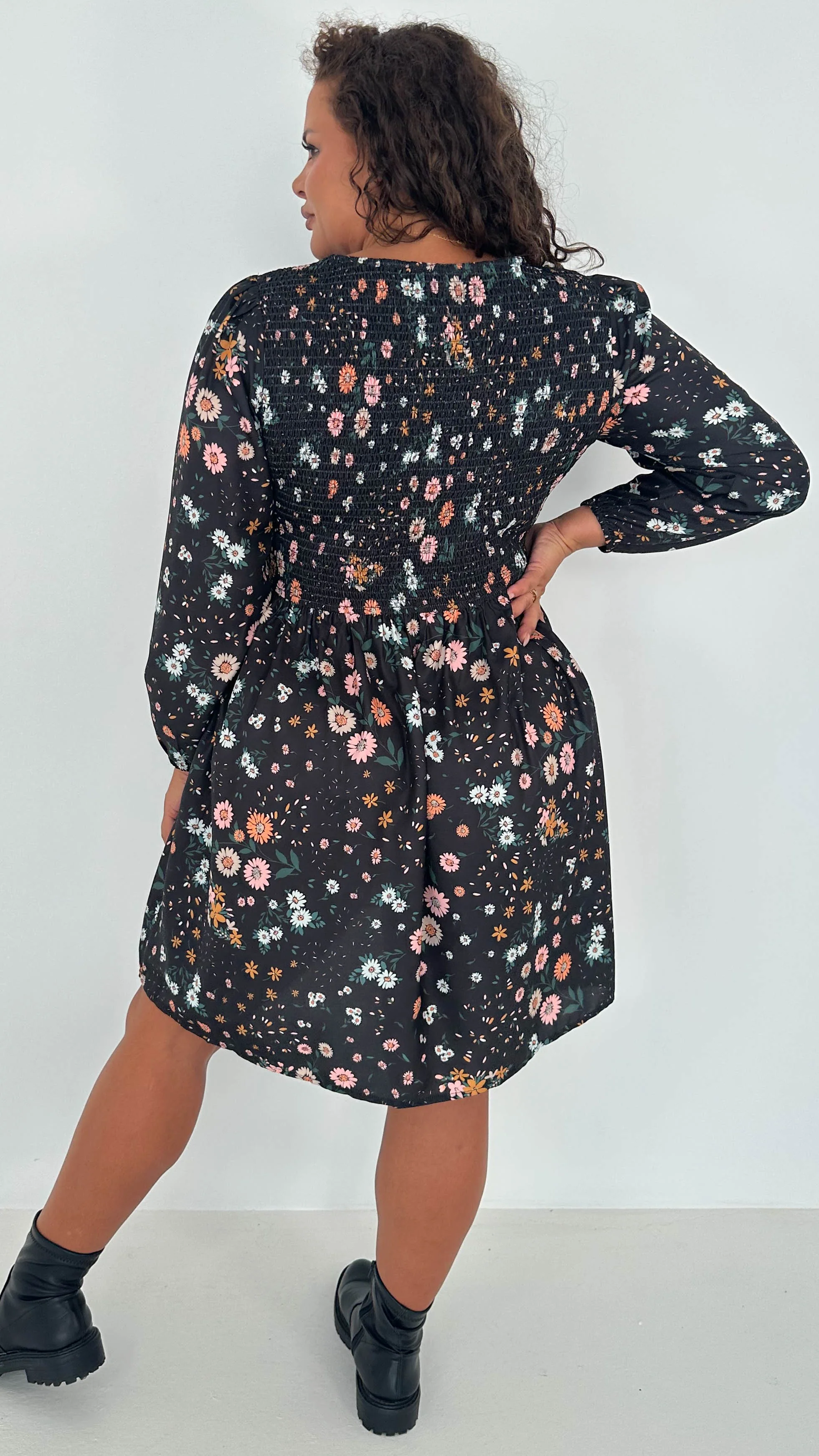 CurveWow Shirred Top Mini Dress Black Daisy - Insurauncei