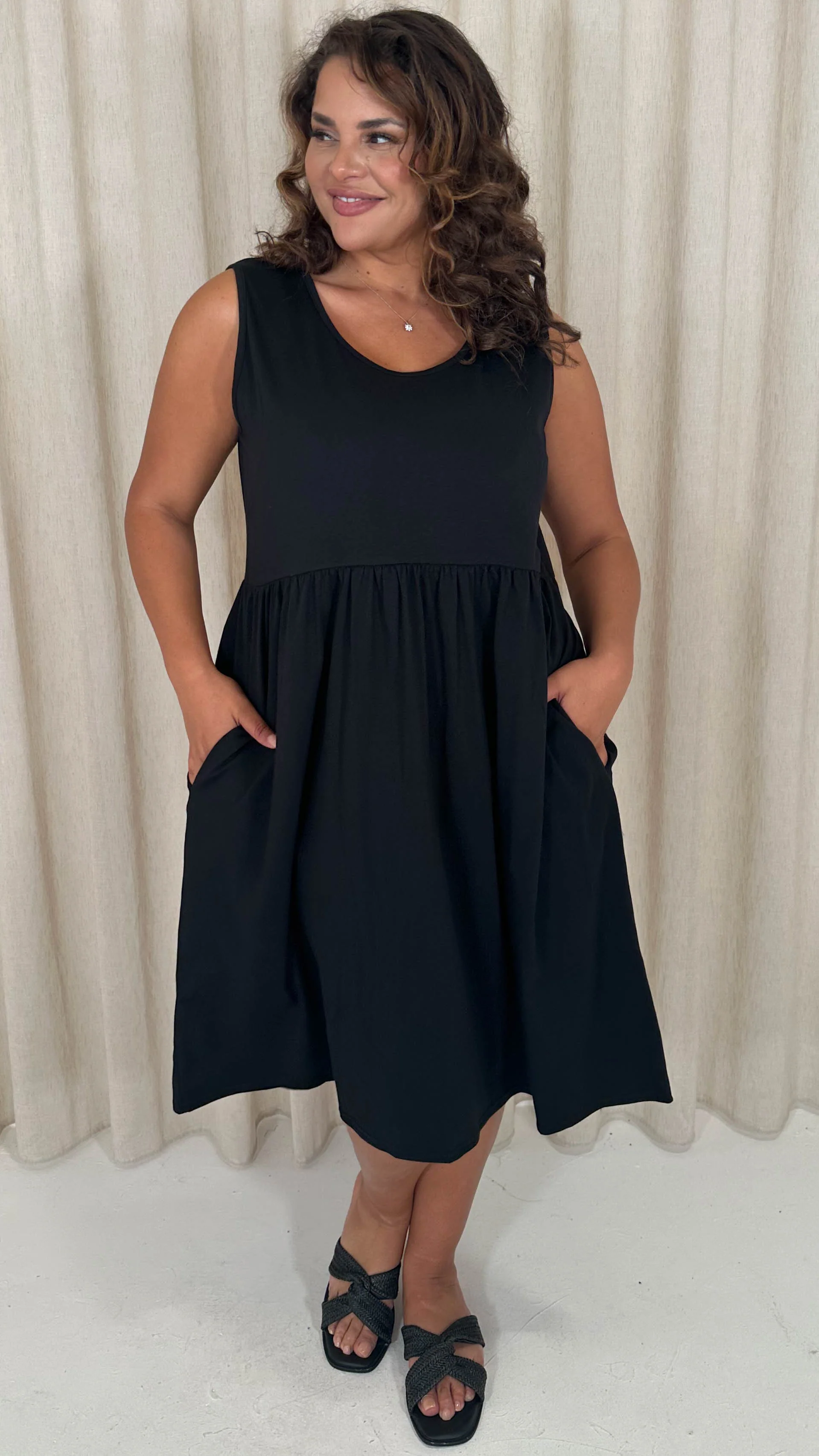 CurveWow Basic Sleeveless Pocket Dress Black - Insurauncei