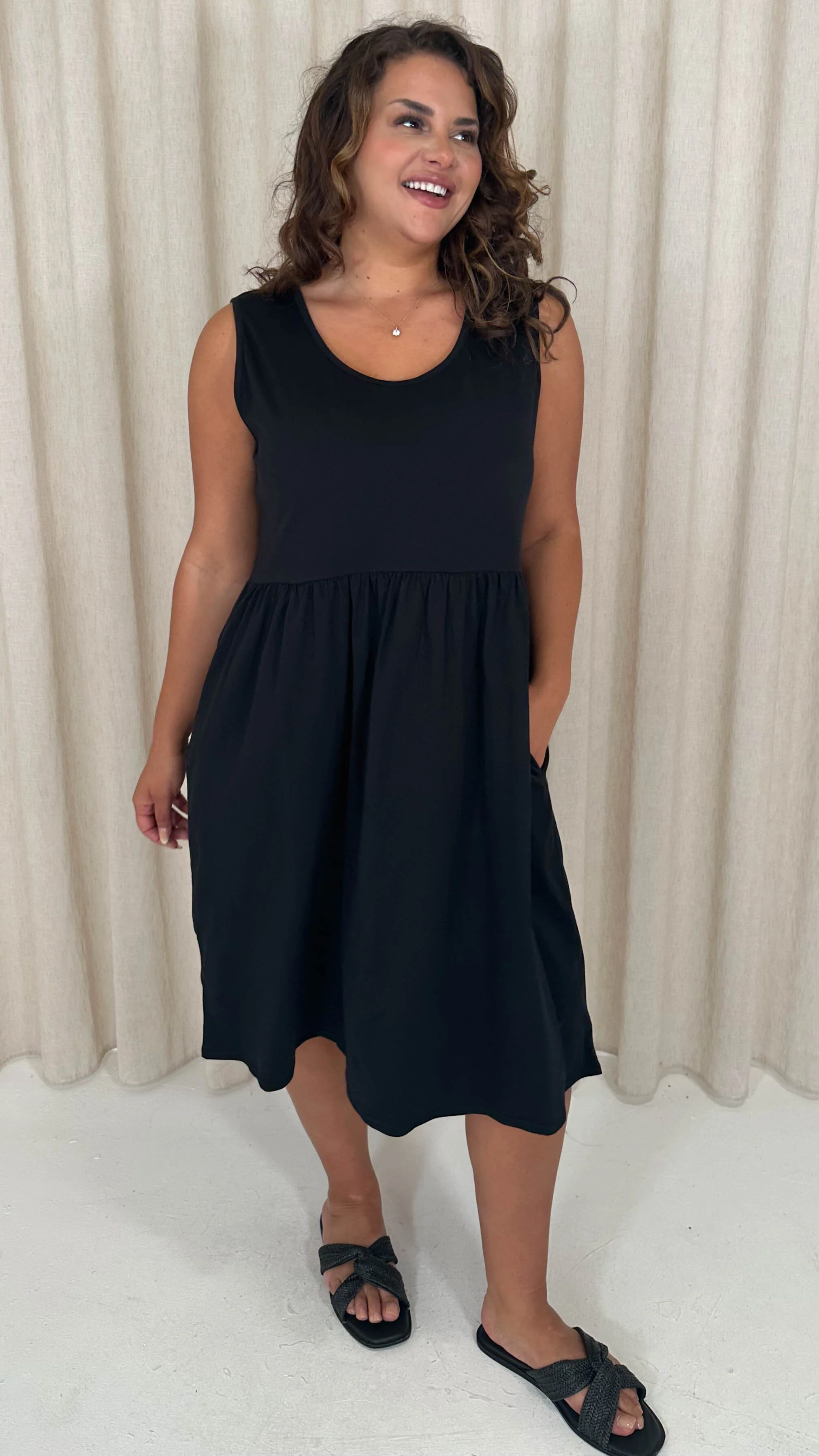 CurveWow Basic Sleeveless Pocket Dress Black - Insurauncei