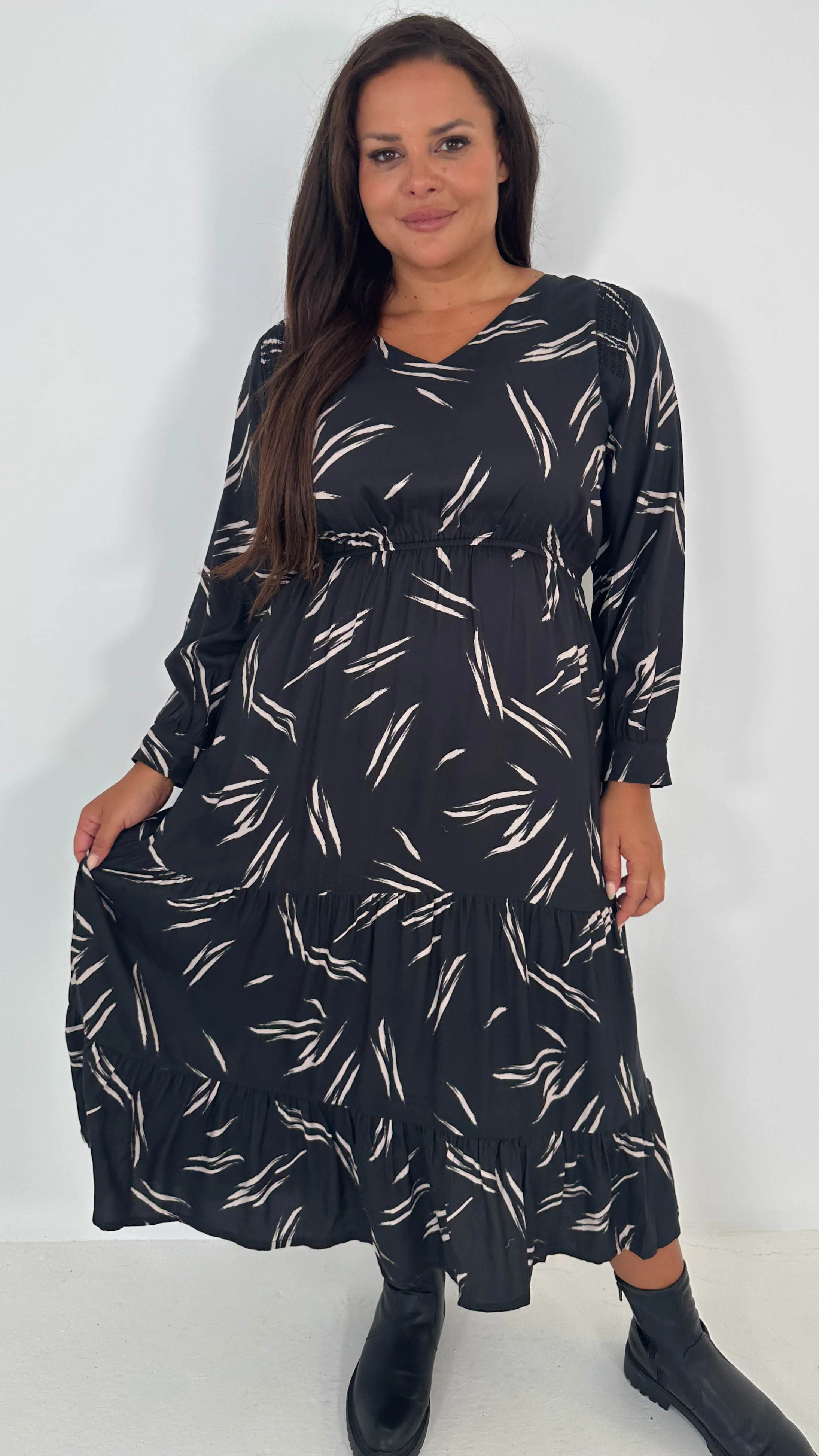 CurveWow V-Neck Midi Dress Black & Nude Print - Insurauncei
