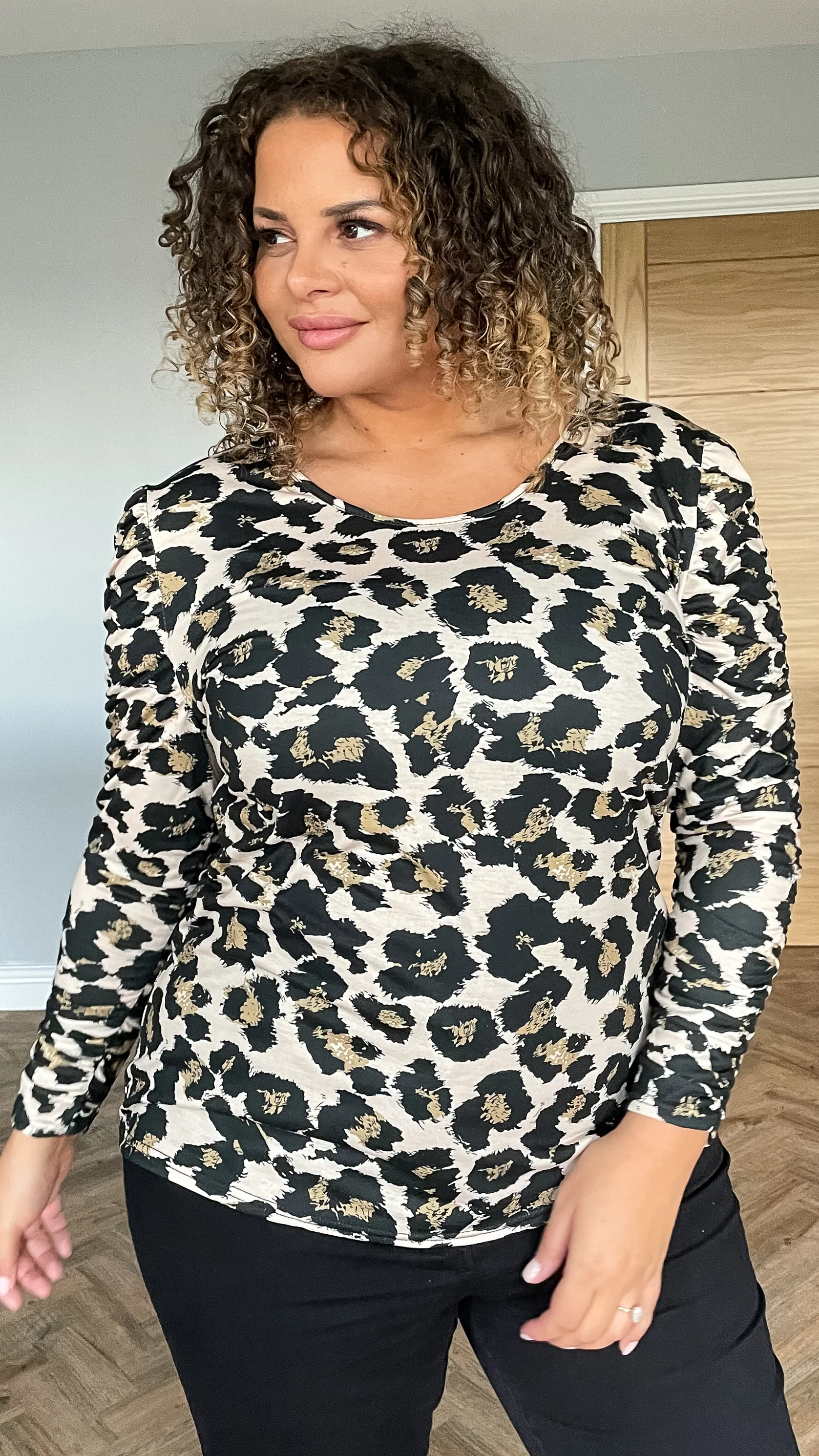 CurveWow Ruched Sleeve Top Leopard Print - Insurauncei