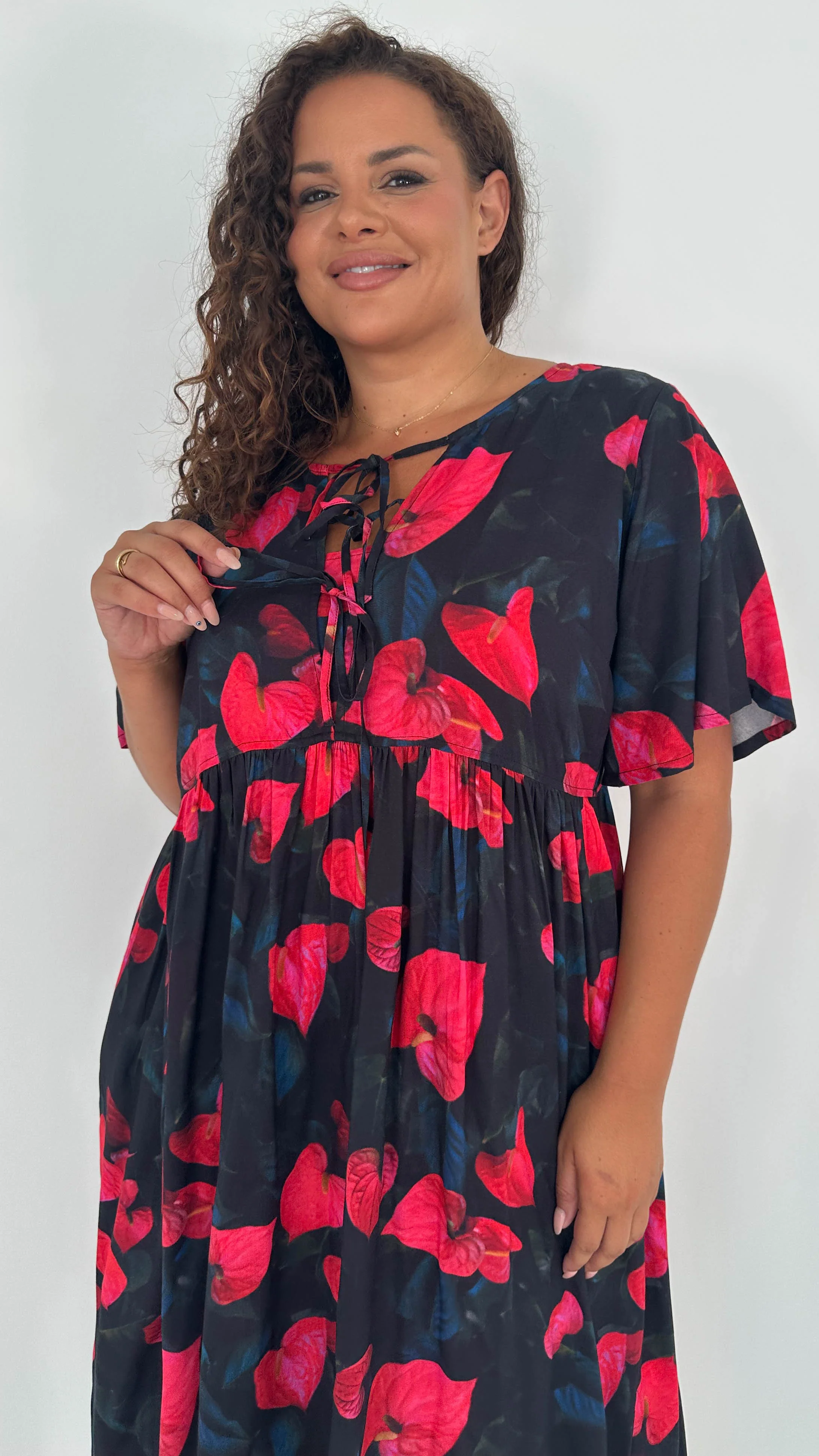 CurveWow Tied Bow Front Dress Black & Red Floral - Insurauncei