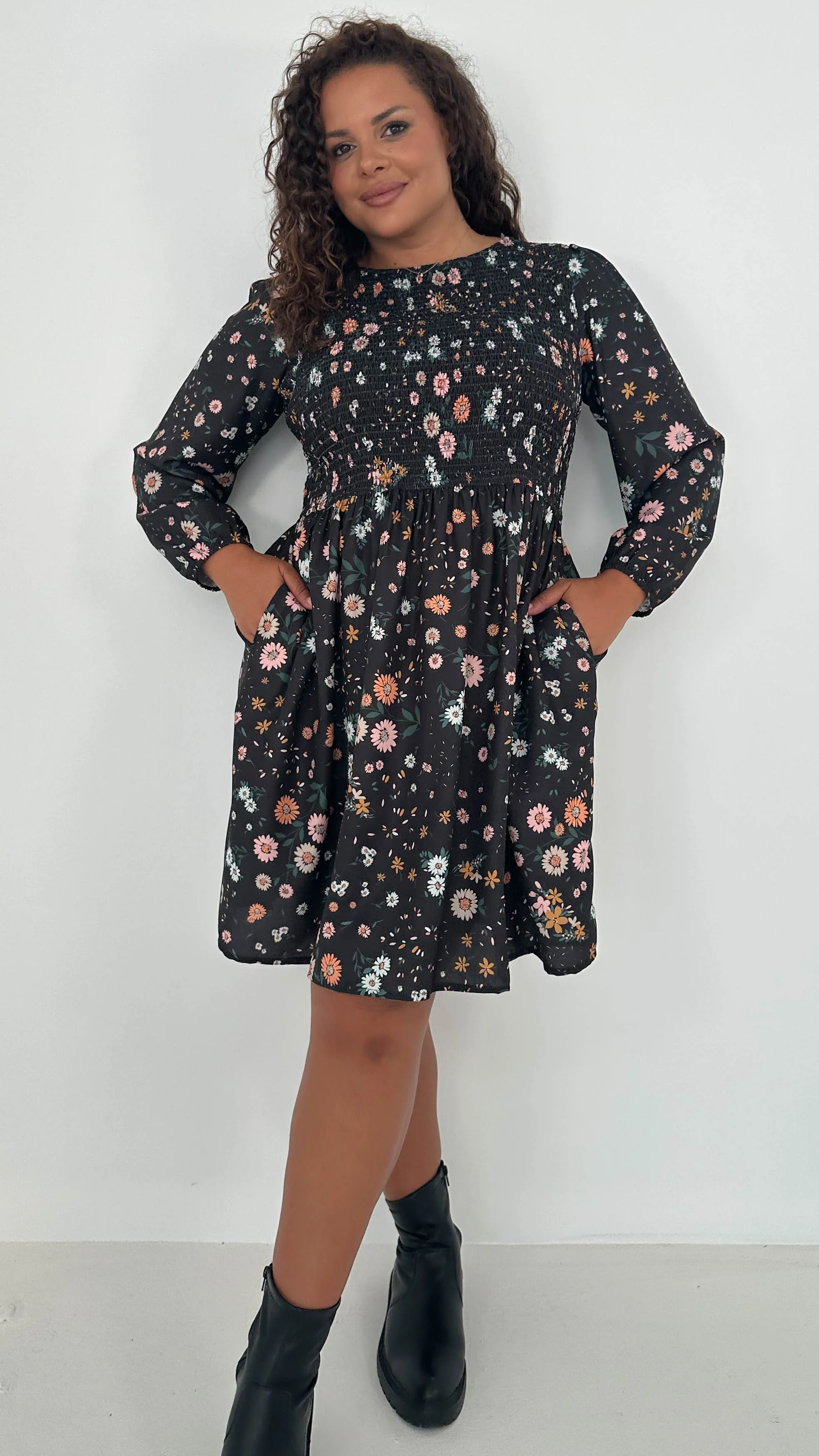 CurveWow Shirred Top Mini Dress Black Daisy - Insurauncei