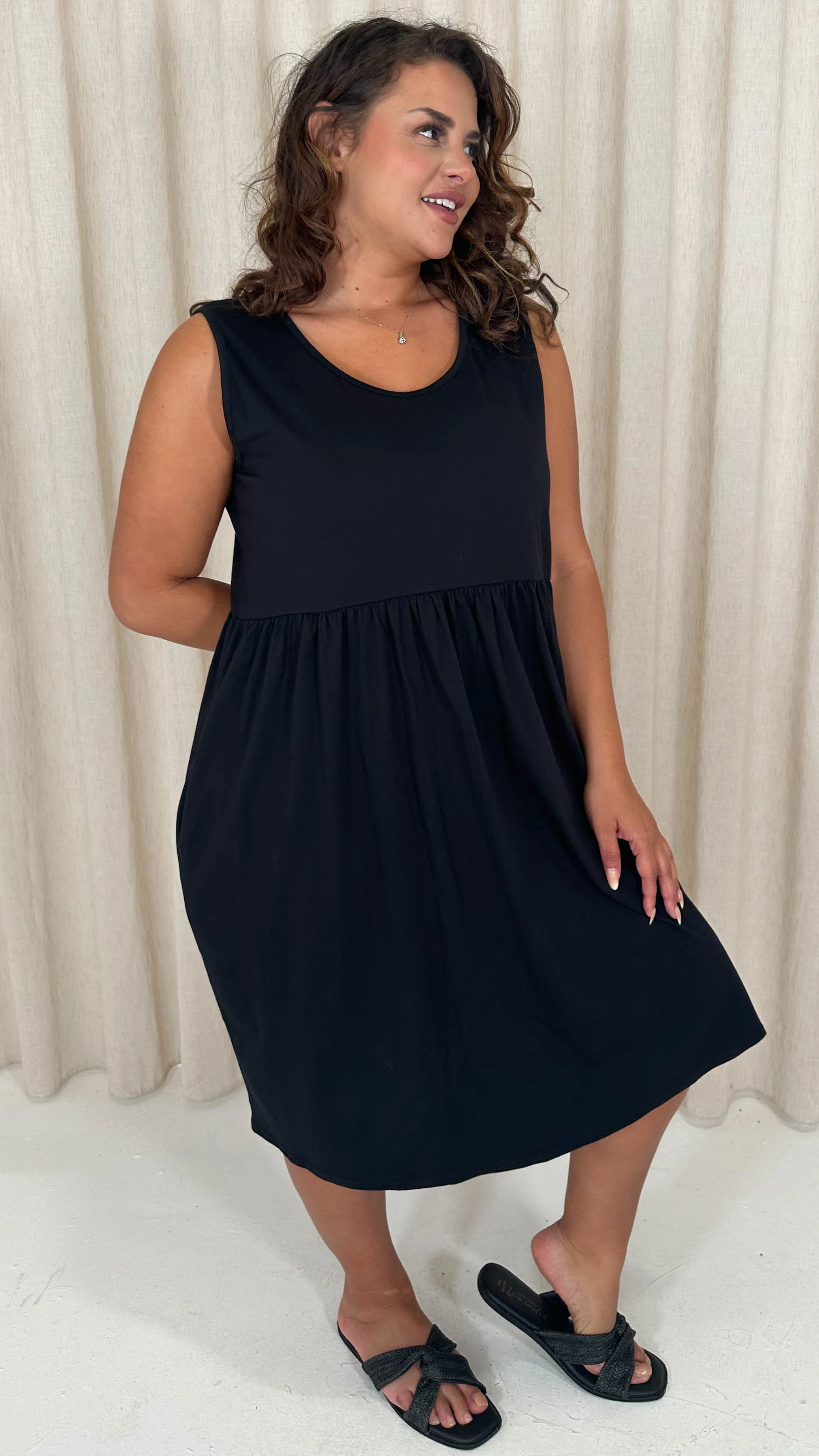 CurveWow Basic Sleeveless Pocket Dress Black - Insurauncei