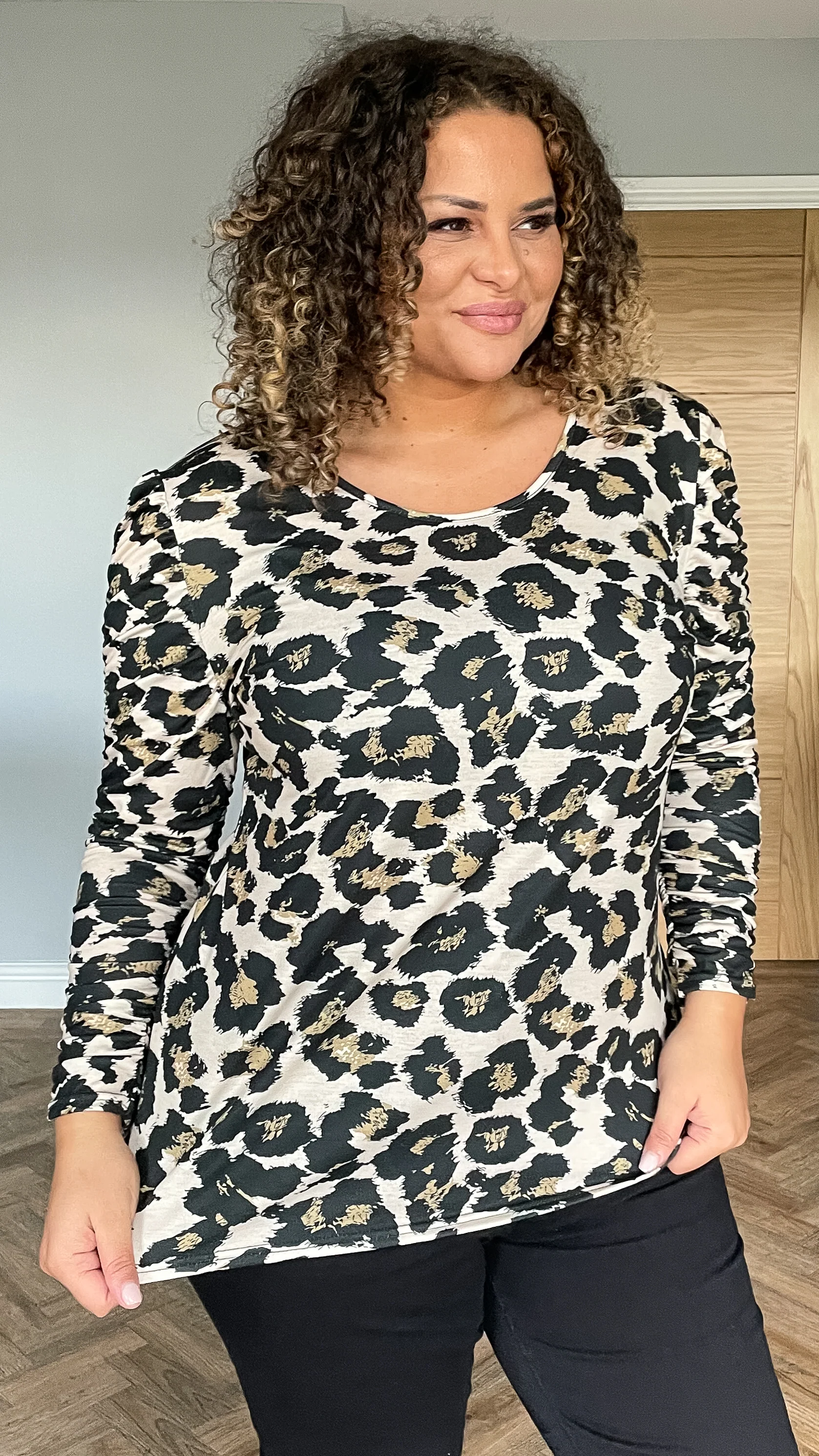 CurveWow Ruched Sleeve Top Leopard Print - Insurauncei