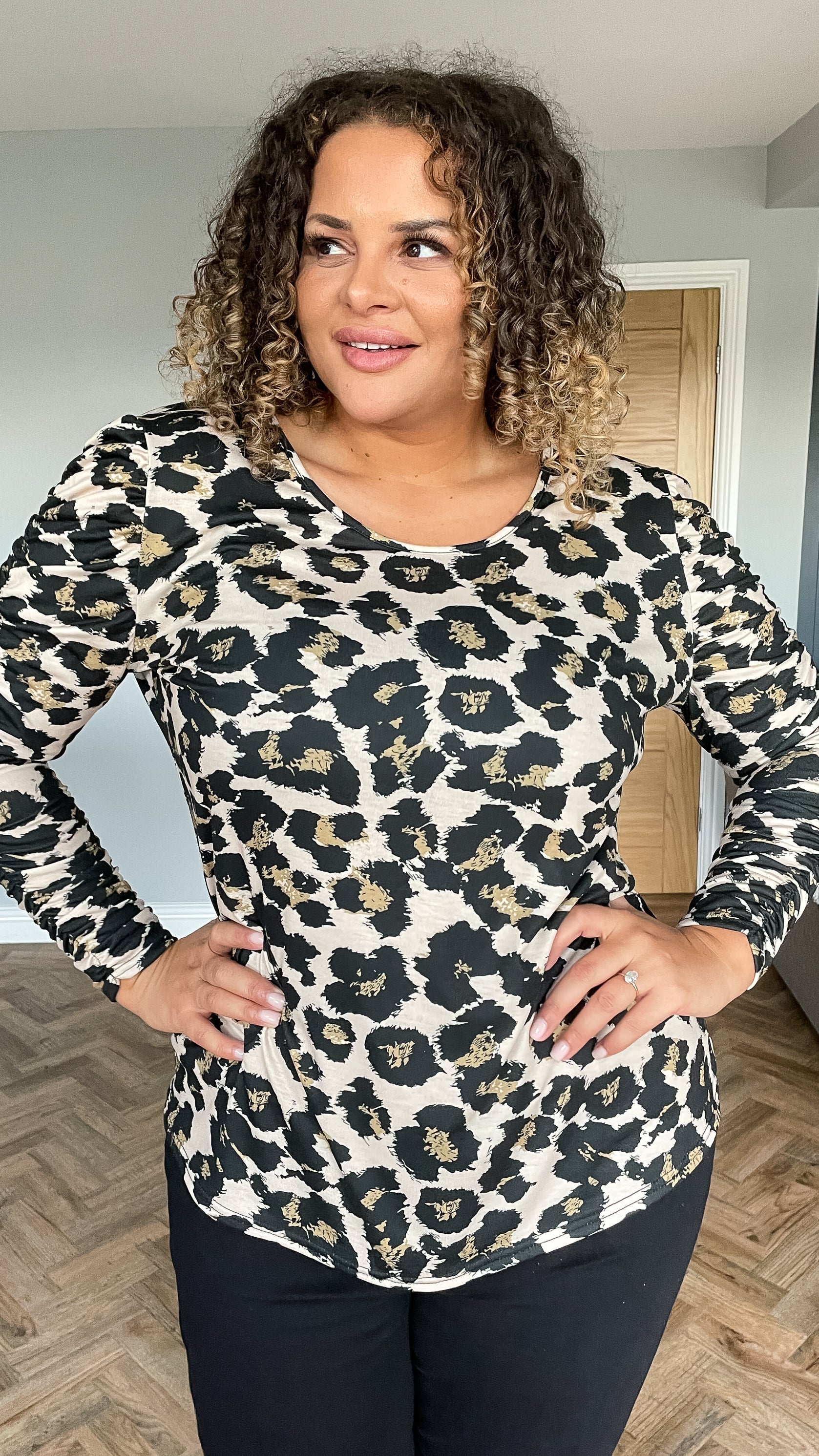 CurveWow Ruched Sleeve Top Leopard Print - Insurauncei