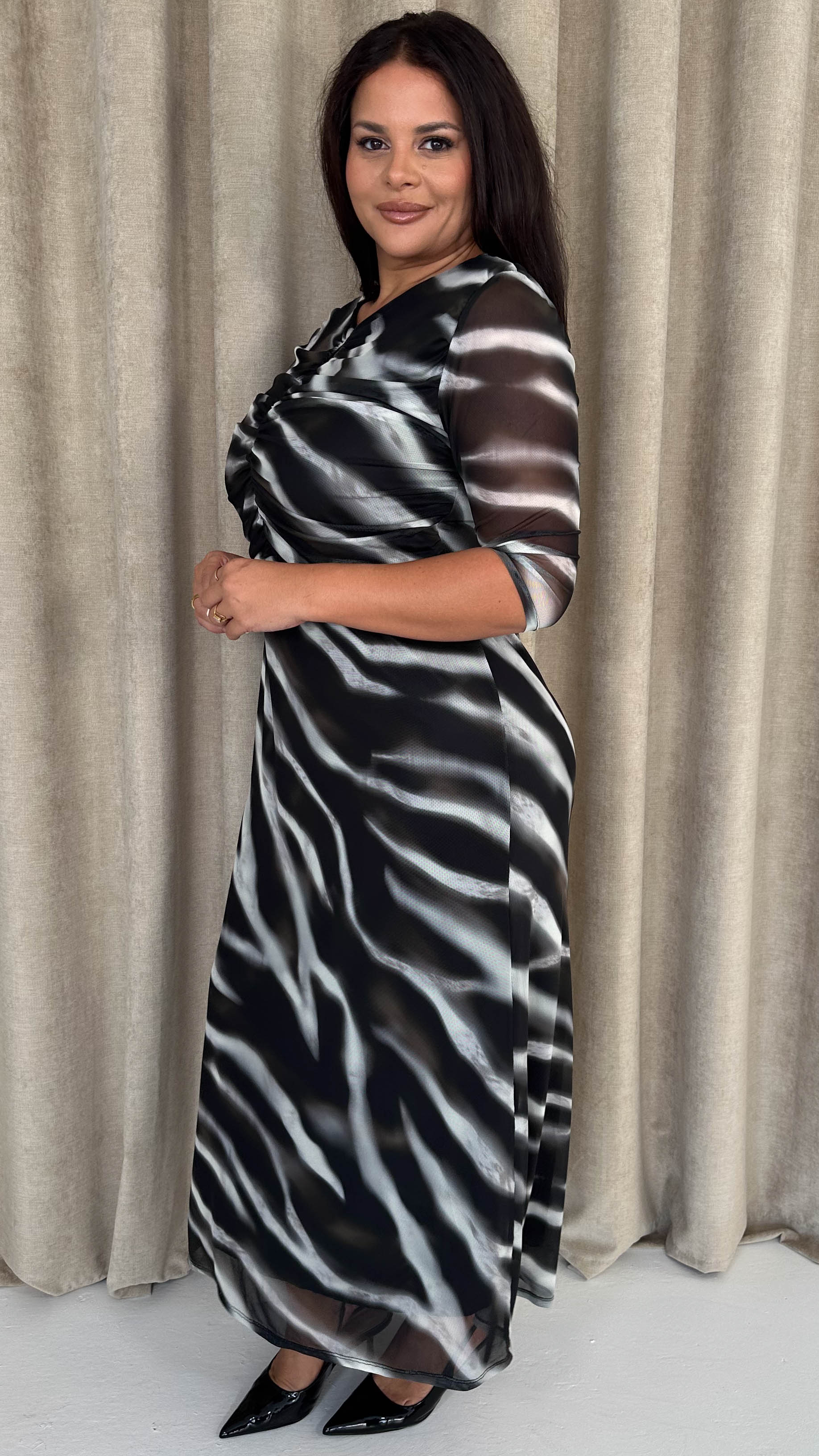 CurveWow Ruched Chest Keyhole Maxi Dress Tye Dye - Insurauncei